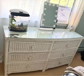 Vintage 4-Piece White Wicker Bedroom Set