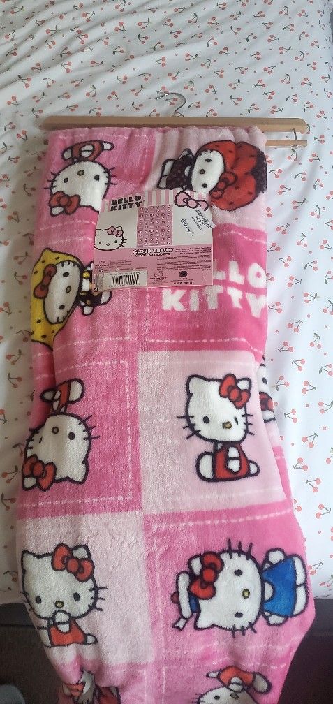 Hello Kitty Blanket