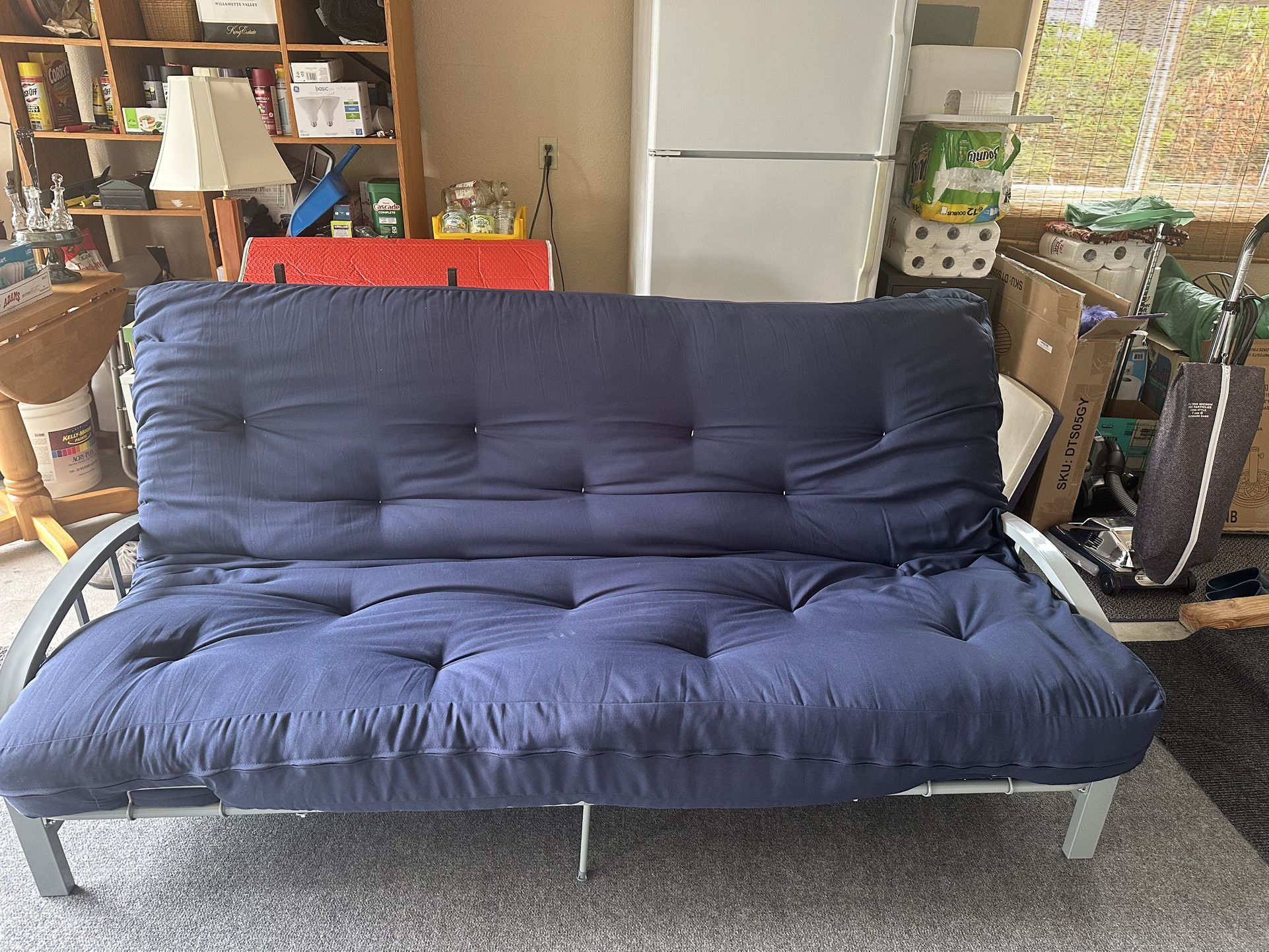 Futon (almost new)