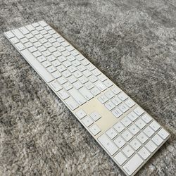 Apple Magic Wireless Keyboard with Numeric Keypad