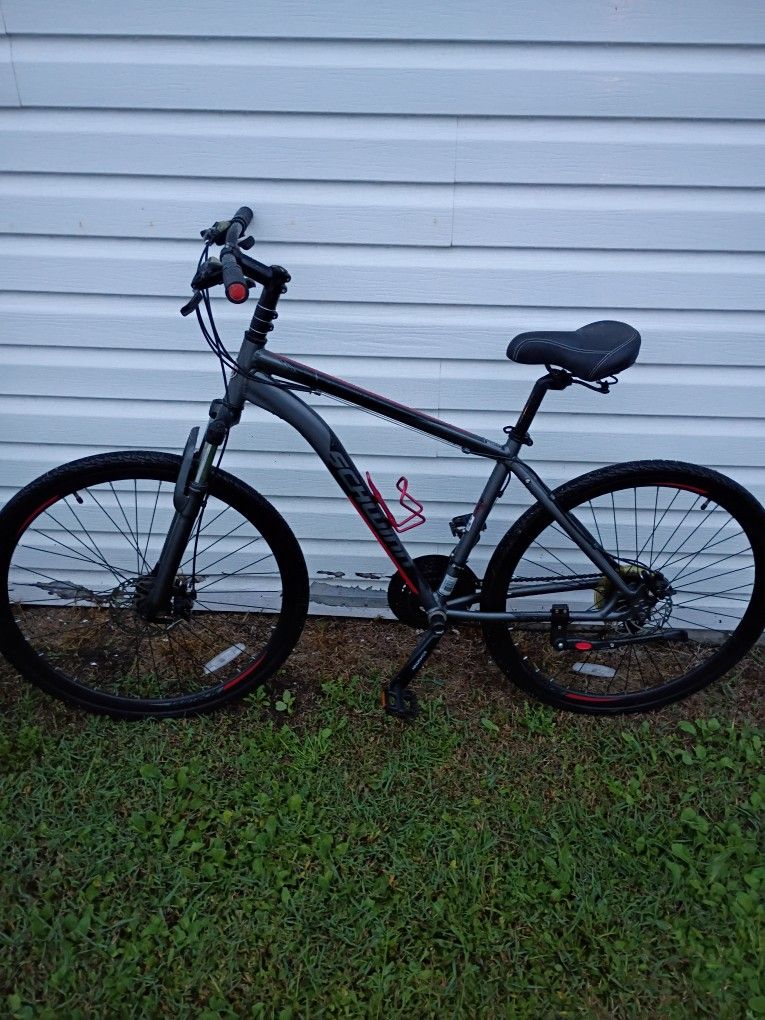 Men's Schwinn Road Bike 21 Speed. Brand New.