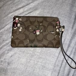 Coach Corner Zipper Floral Wallet 