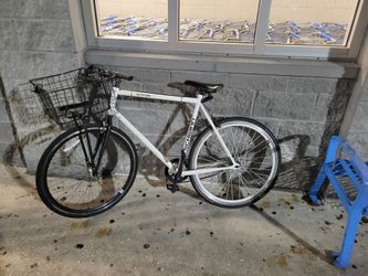 Bicycle with basket (fixie delivery)