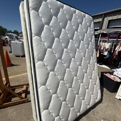 Full Size Mattress & Box &120