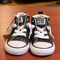 NWT TODDLER SIZE 5 ARMY PRINT CONVERSE