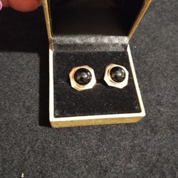 Vintage Gold Studs  Earrings Black Jade Stone 14 K Gold Metal 