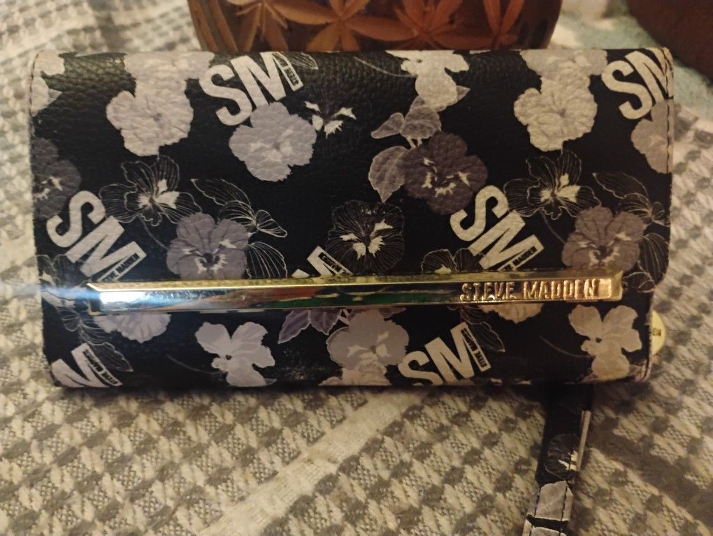 Steve Madden Floral Leather Wallet..