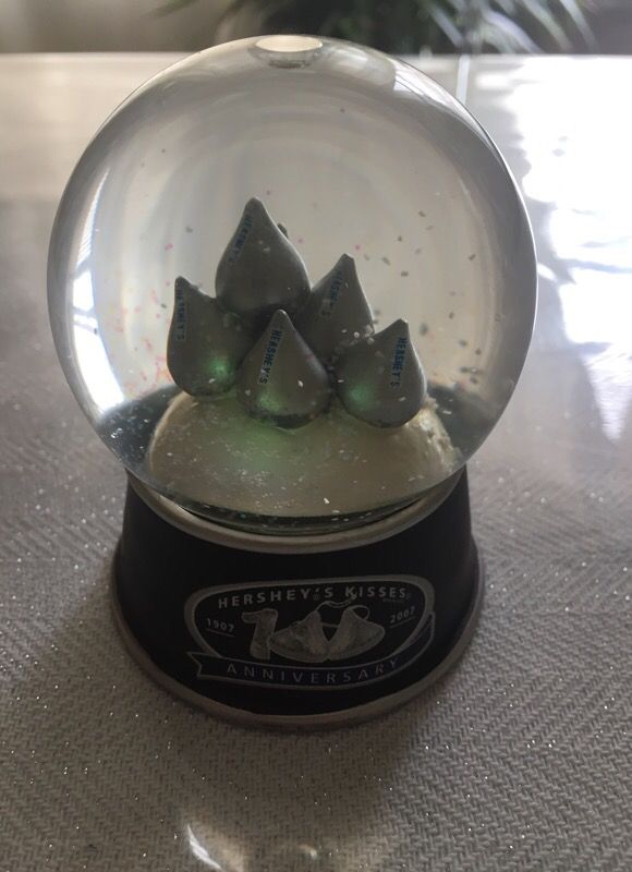 Hershey's Kiss snow globe
