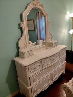 Vintage style bedroom set