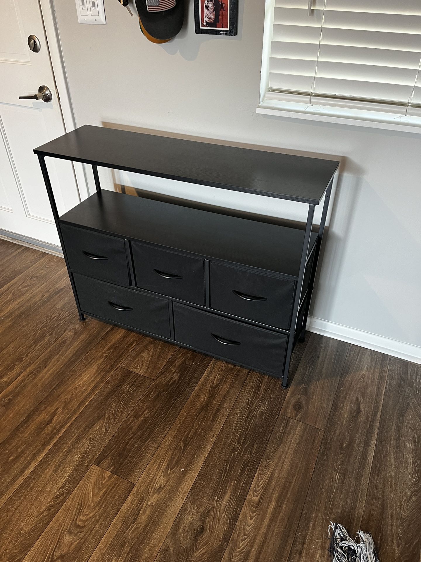 Black Lightweight Dresser With Top Shelf, 5 Drawer 
