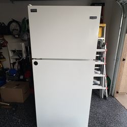 Model Identification: The number MRT118FFFH01 corresponds to a specific version of the Maytag 18 cu. ft. top-freezer refrigerator in a white finish.  