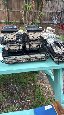 Temp-tations serving set old world blue with utensils