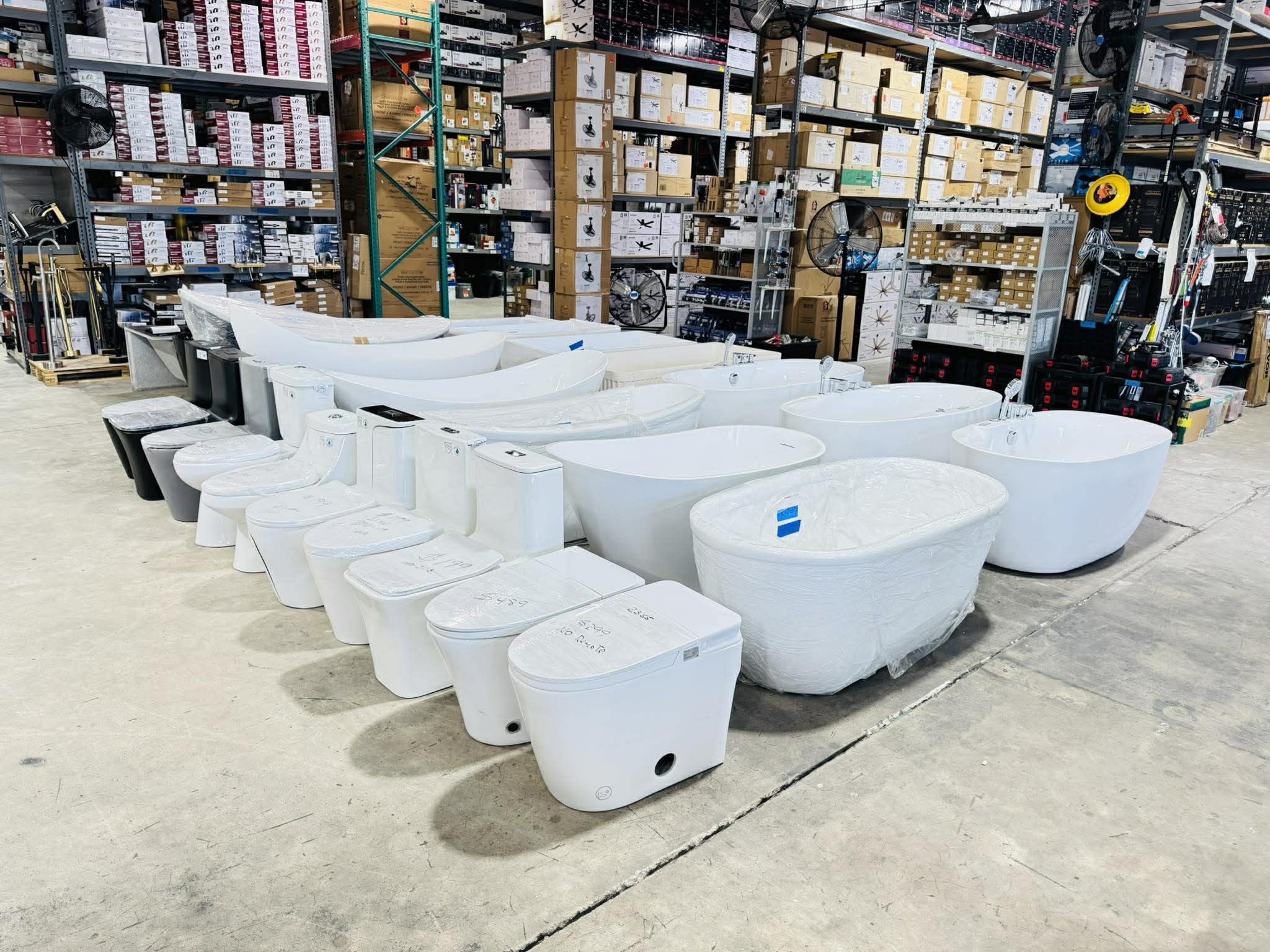 ‼️Brand new freestanding Bathtubs, Jacuzzi’s and Toilets for Sale‼️