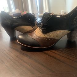 Lartiste Women Shoes