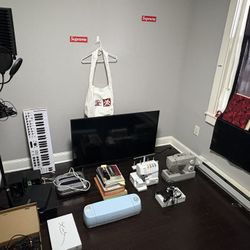 Music , Entertainment , Sneakers , Arts & Crafts and DIY Items For Sale. 