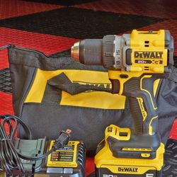 Brand New DEWALT 20V MAX XR Lithium-lon Cordless Compact 1/2 in. Drill/Driver Kit, 20V MAX 5.0Ah Battery, and Charger
