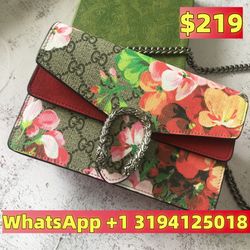 𝐆𝐮𝐜𝐜𝐢Bag Blooms Print GG Coated Canvas Super Mini Firm
