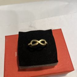 Anillo De Oro 14k Size 7