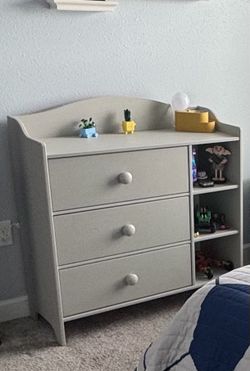 Light Gray 3-Drawer Dresser with Side Shelves