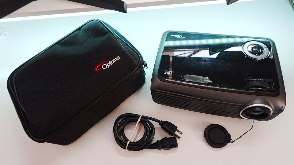 Optoma Projector W/Carrying Case