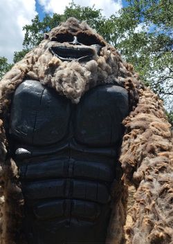 8-9' BIGFOOT with FUR and MOVABLE ARMS