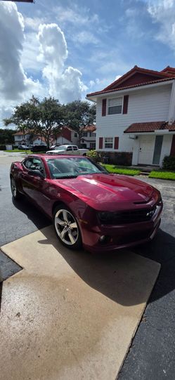2010 Chevrolet Camaro 1SS – 6.2L V8 – Automatic – Sunroof – $8,500