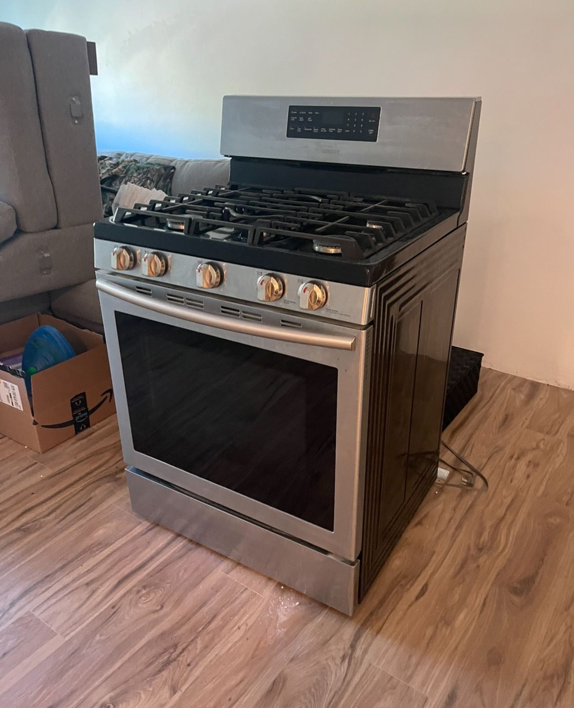 Samsung Gas Stove, Dishwasher, Frig