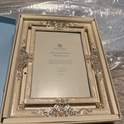 NEW PEARL PICTURE FRAME 