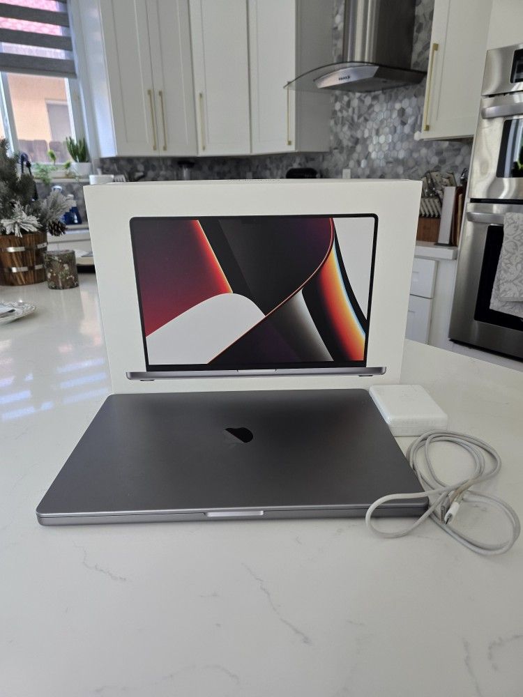 MacBook Pro 16" 2021, 16 GB RAM, 1 TB HDD