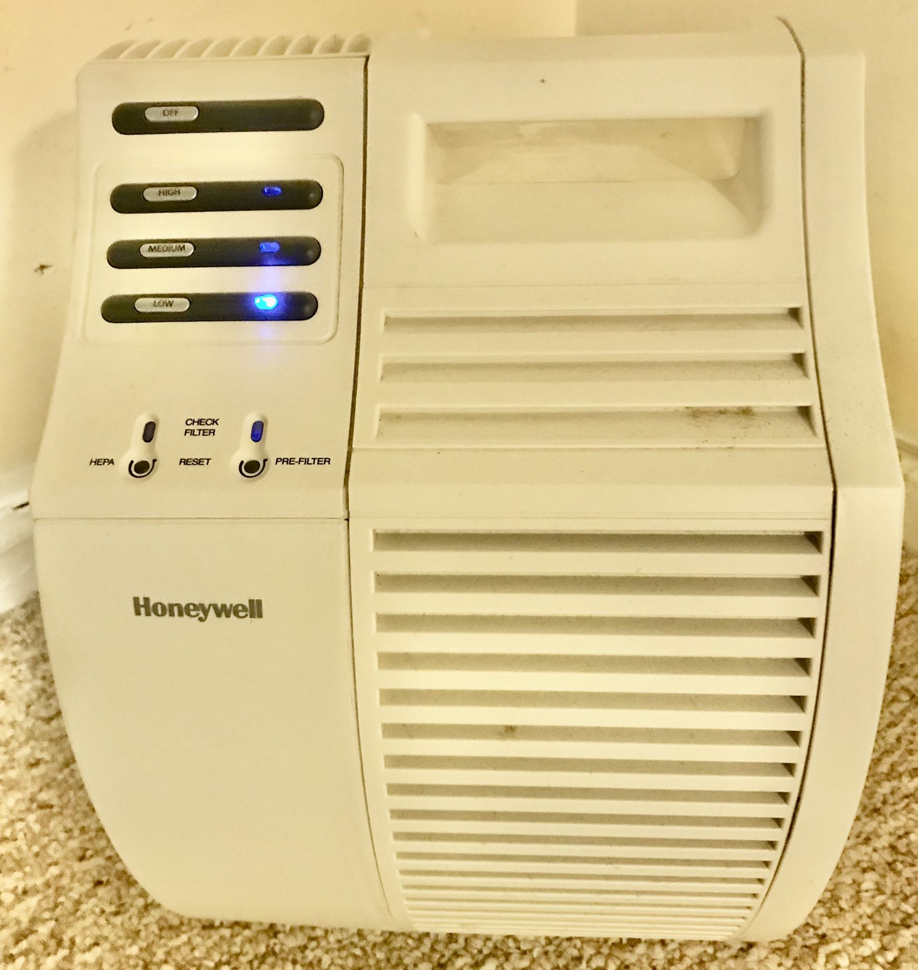 HONEYWELL 17000 WHITE QUIETCARE TRUE HEPA AIR PURIFIER WITH PREFILTER