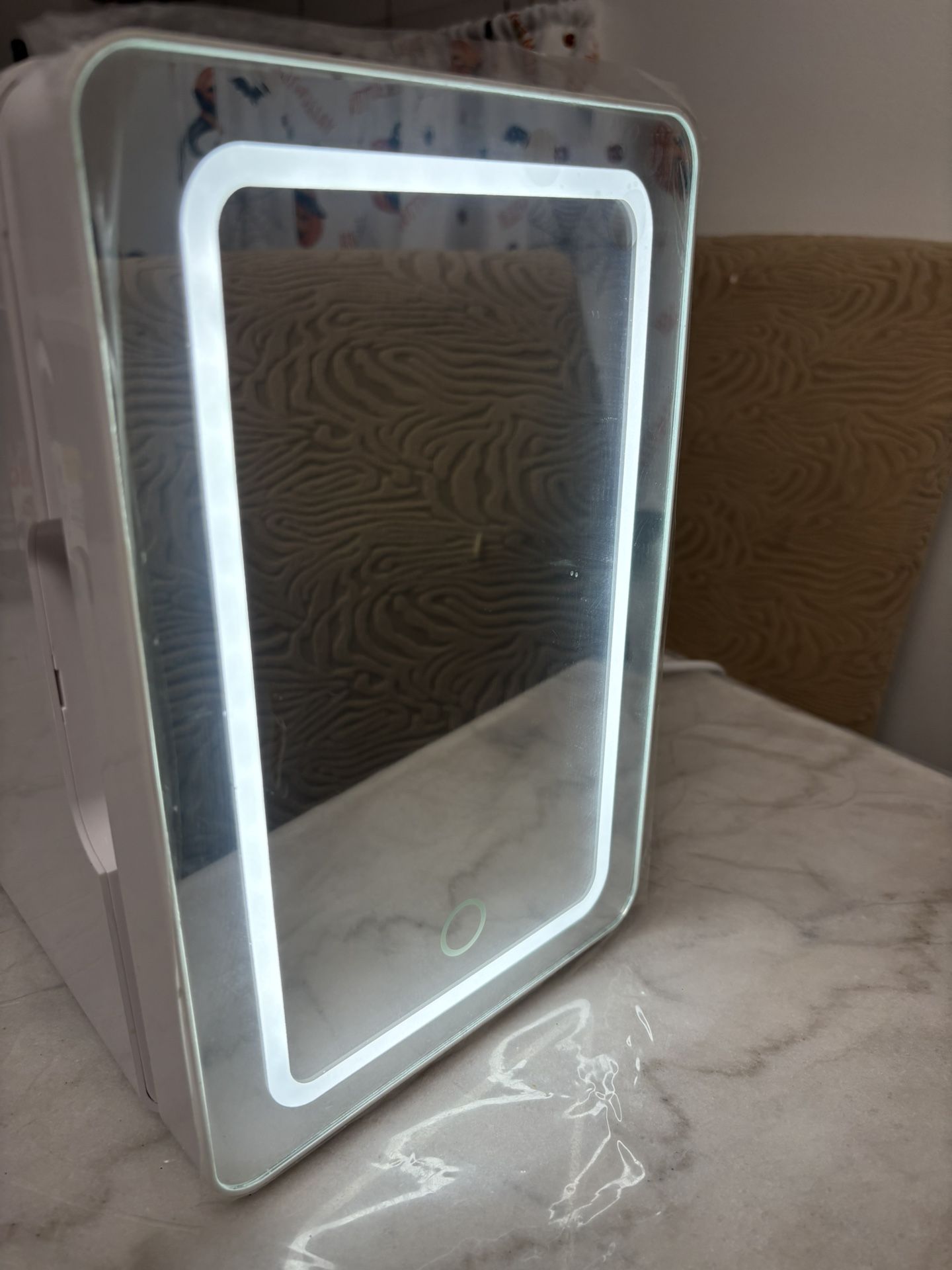 LED Lighted MINI Fridge - Skincare Or Drinks