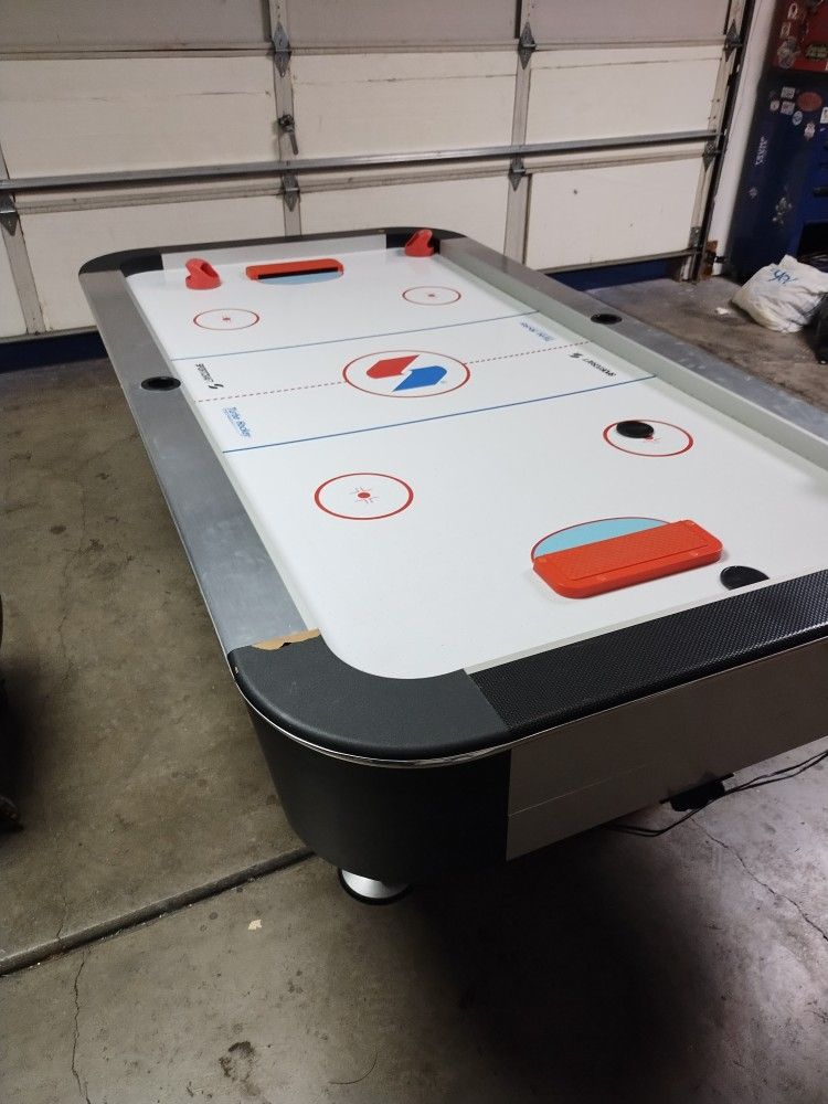 Air Hockey Table
