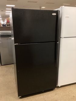 Whirlpool 32 in. 20.8 cu.ft Freestanding Top Freezer Refrigerator in Black