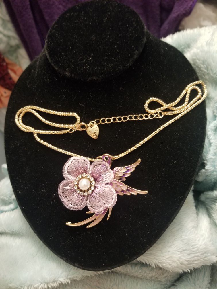 Beautiful Betsey Johnson bird with flower sweater necklace or brooch.