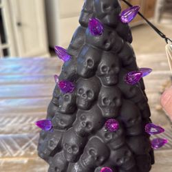 🦇 💀 Black Skull Tree With  Purple Lights 💀 🦇 
