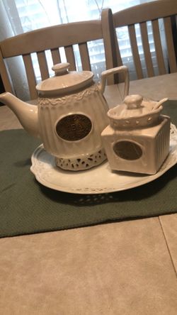 Tea pot/sugar set