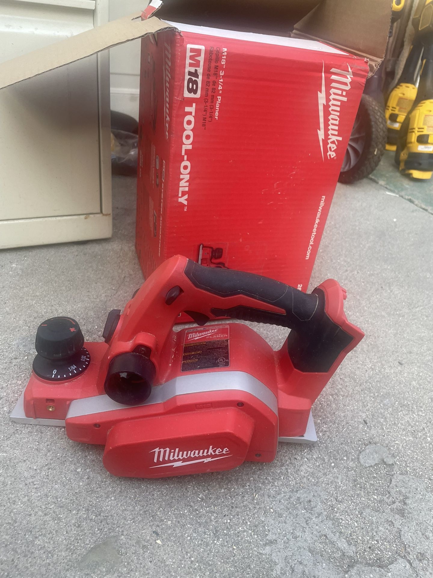 Milwaukee M18 18V Lithium-Ion Cordless 3-1/4 in. Planer (Tool-Only)