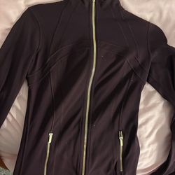 Lululemon jacket size 6