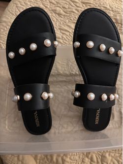 Black leather sandals with pearls 8 1/2 M