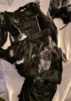 Brand New - Kids Size Medium (8-10yrs) Dark Bride Halloween Costume
