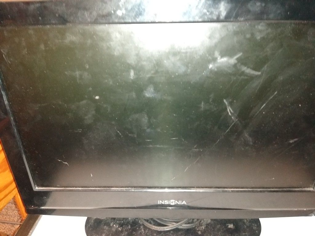 19" insignia tv with dvd player built in