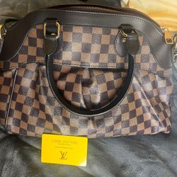 Louie V Shoulder Bag
