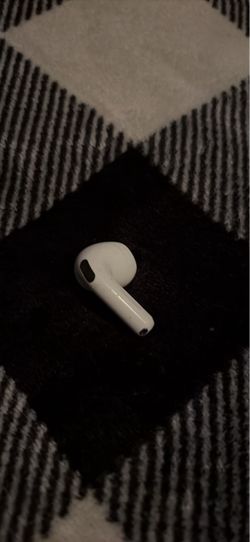 Right Apple AirPod 4  pickup chino hills just lost case