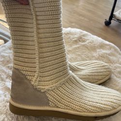 Ugg Boots- Ladies Size 9, Off White Knitted Cozy Boots