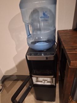 Kismile Water Cooling/Hot/Ice Dispenser plus 3 water jugs