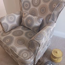 Modern CHAIR - Clean and Comfy 