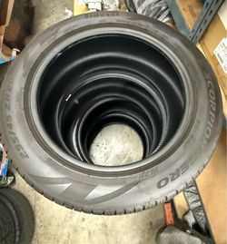 295/45ZR20 Pirelli