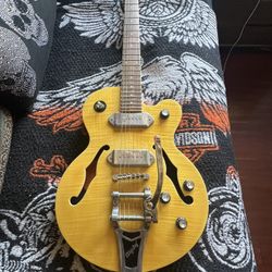 Semi-hollow Epiphone Wildkat Neutral Yellow Burst 