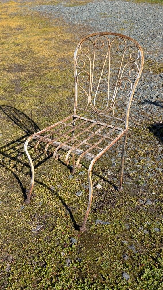 34" Vintage Wrought Iron Garden Chair – Rustic Patio Yard Art Decor