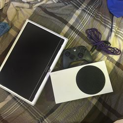 Xbox series S and a controller and a portable monitor 144Hz
